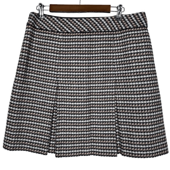 ✨ Houndstooth A-Line Skirt – Classic + Trendy - Picture 3 of 8